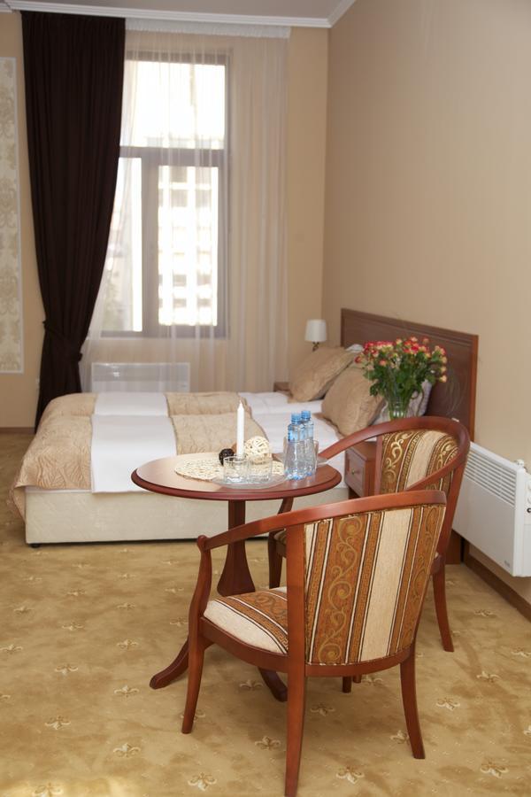 Hotel Dioskuria 3*