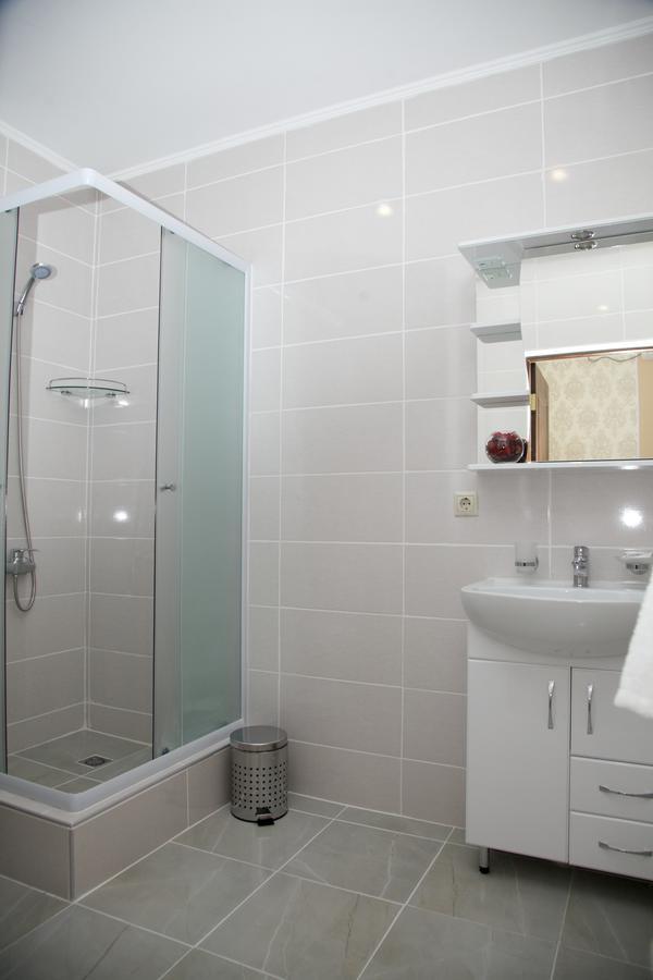 Dioskuria Hotel 3*